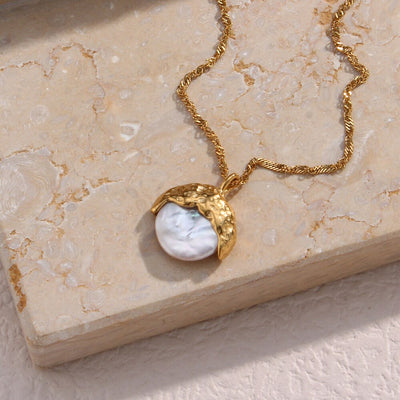 Collier perle d'eau douce baroque plaqué or 18 carats