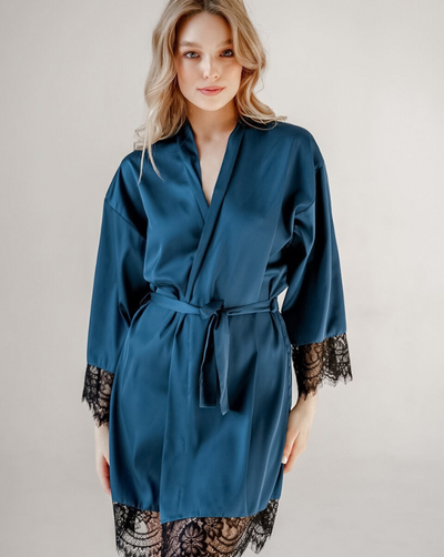 Kimono bleu en dentelle
