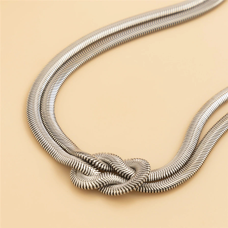 Collier en chaîne serpent plat torsadé